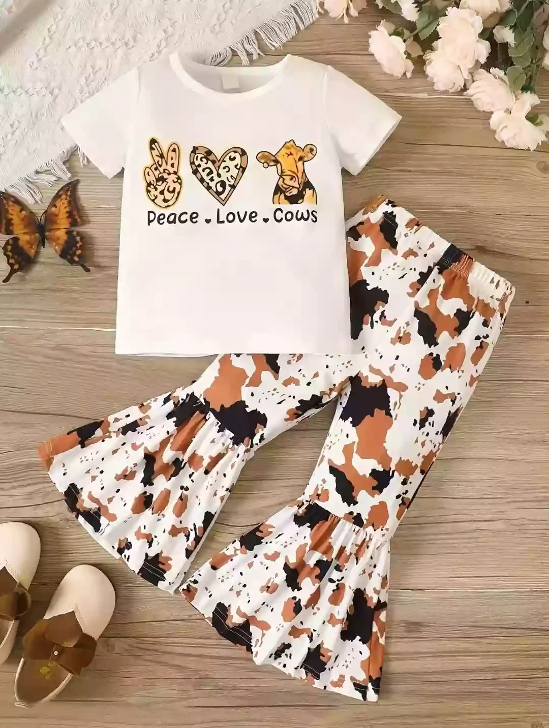 للبنات الصغار طباعة رسوم بيانية وعبارة تي شيرت مع بنطلون بساق واسع من الأسفل